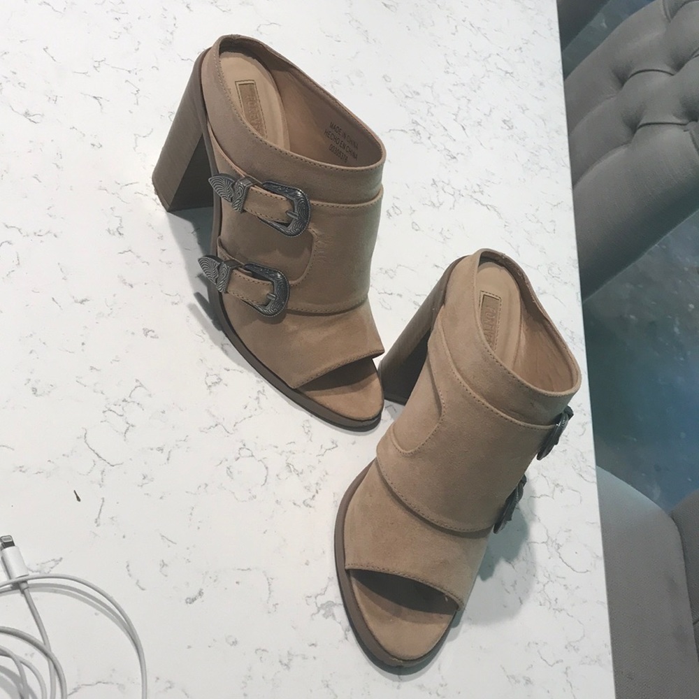 Heels - Picture 4 of 6